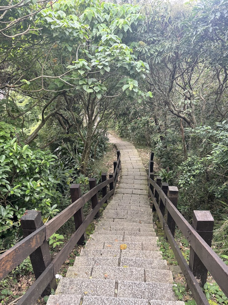 虎山峰步道與涼亭