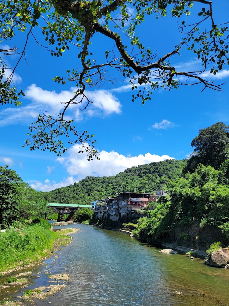 雙溪山景與街道