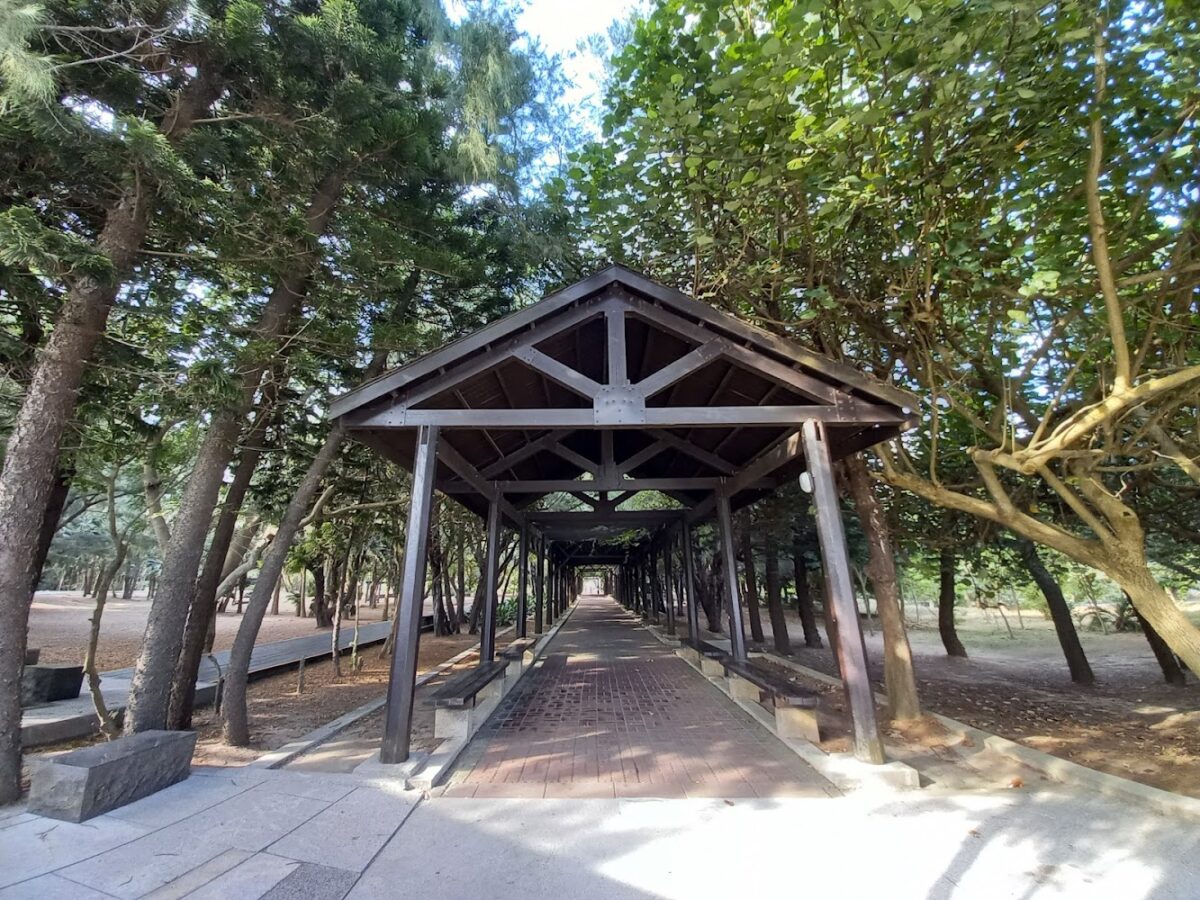 林投公園入口與綠意盎然的景象
