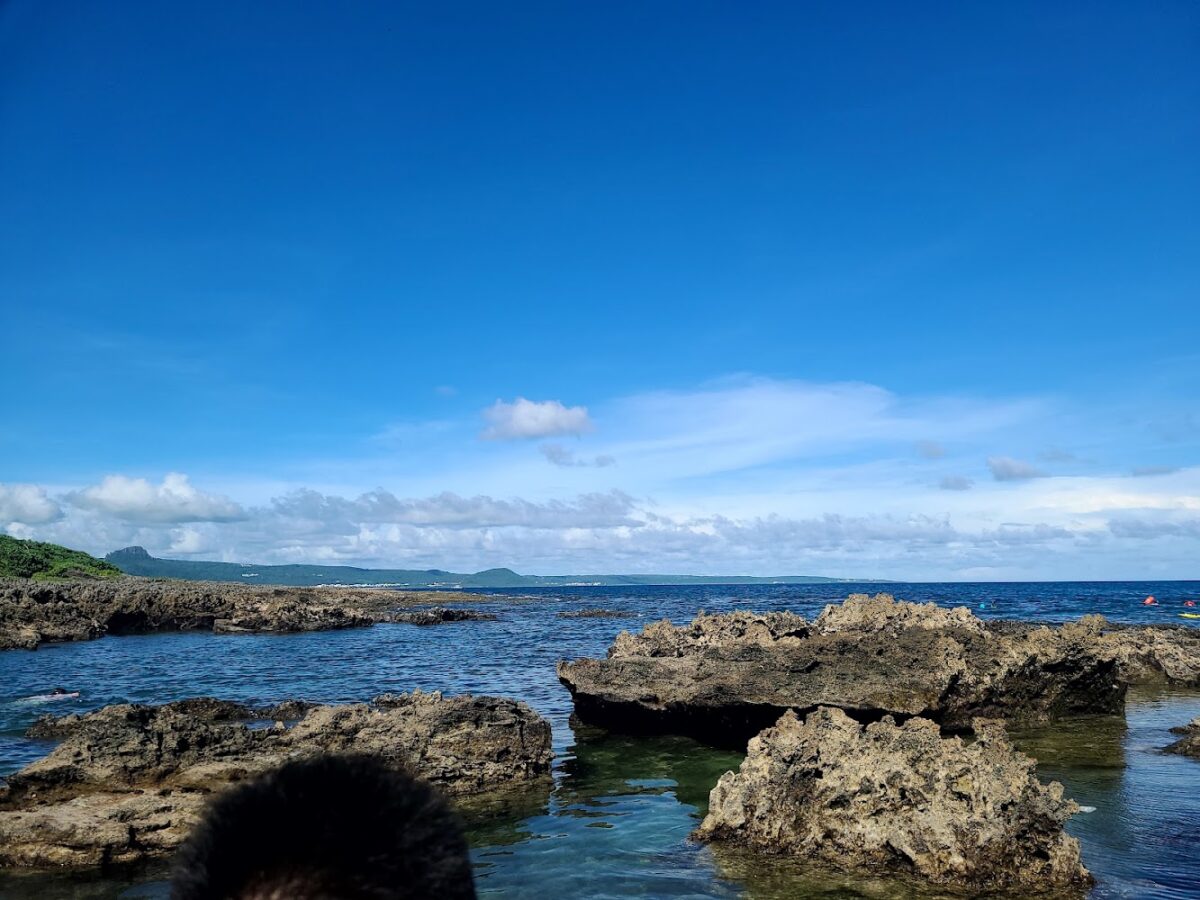 小狗灣的隱密海灘與奇岩怪石