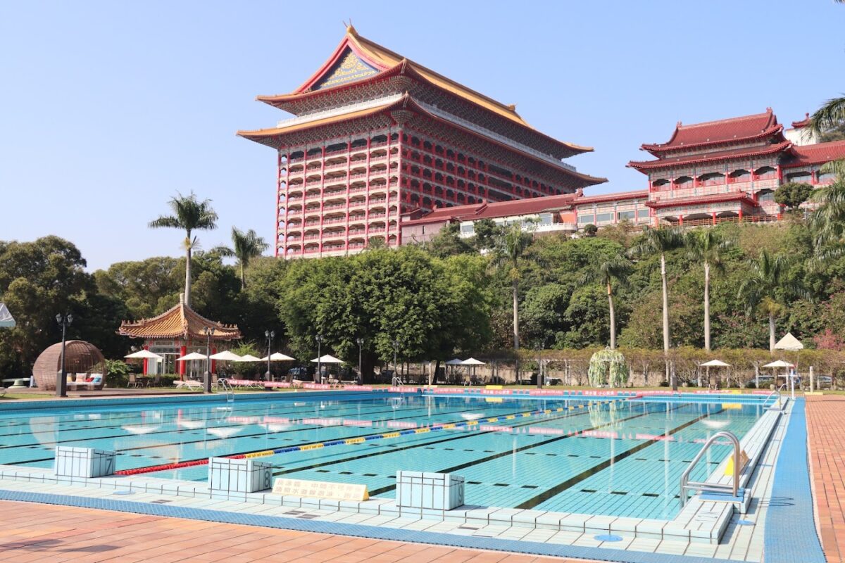 戶外游泳池