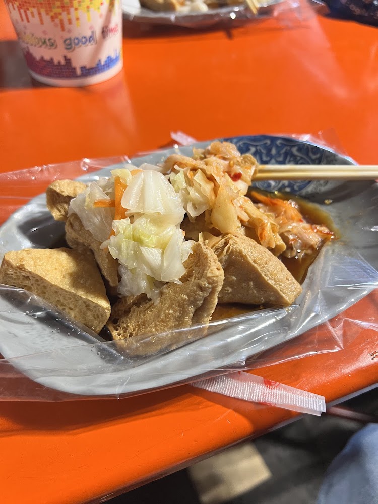 夜市內的美食攤位特寫