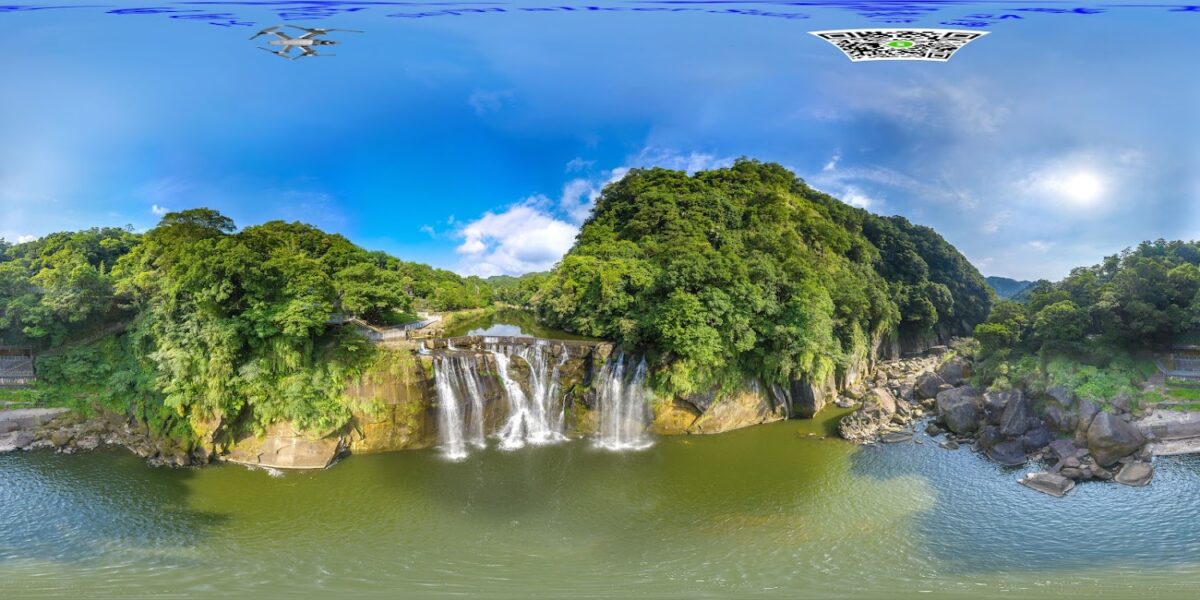 前往瀑布的步道與吊橋