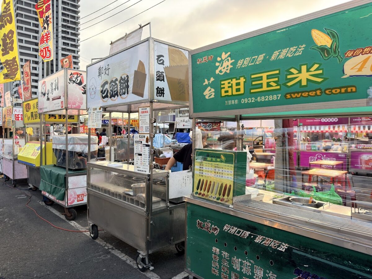 花園夜市內部攤位景象