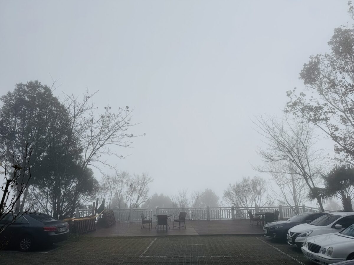 清境晨曦山莊被群山環繞的景致