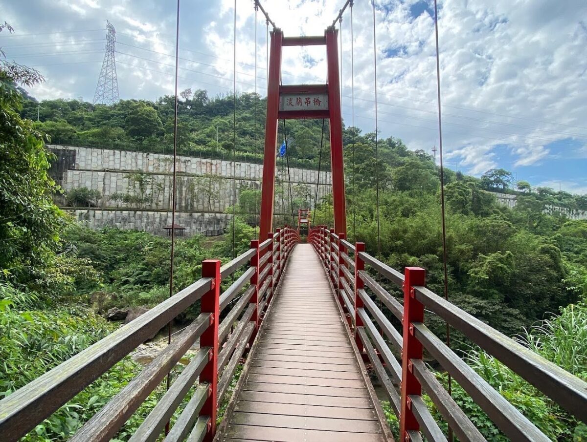 淡蘭吊橋紅橋美景