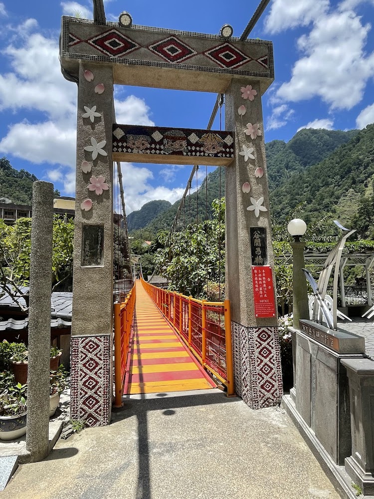 明治溫泉老街充滿日式燈籠氛圍