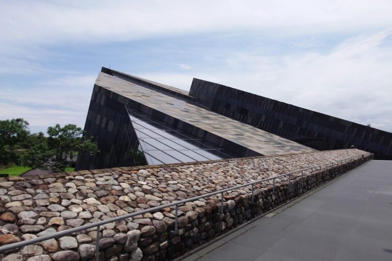 蘭陽博物館｜蘭陽博物館 2025 全攻略：探訪宜蘭單面山建築美學與親子雨天備案景點