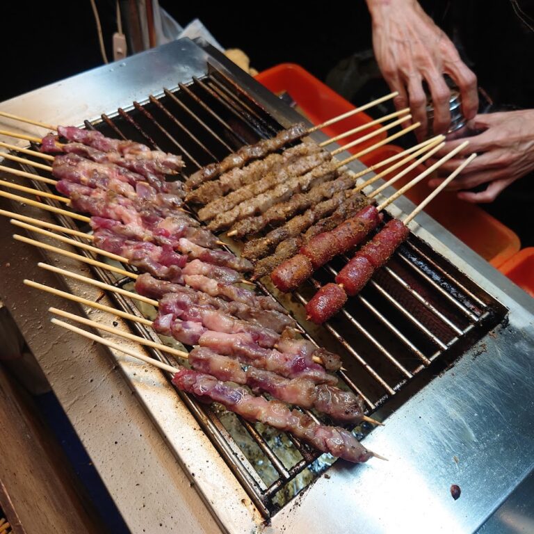 清溝夜市｜清溝夜市2025全攻略：宜蘭在地人最推的週三限定1.5公里美食街