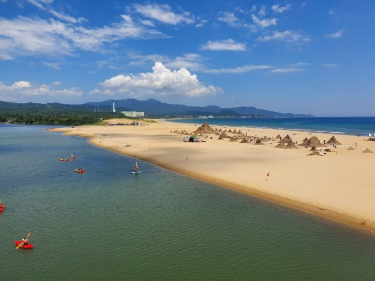 海水浴場｜海水浴場推薦 2025：全台 5 大超人氣玩水勝地，白沙灣、福隆懶人包