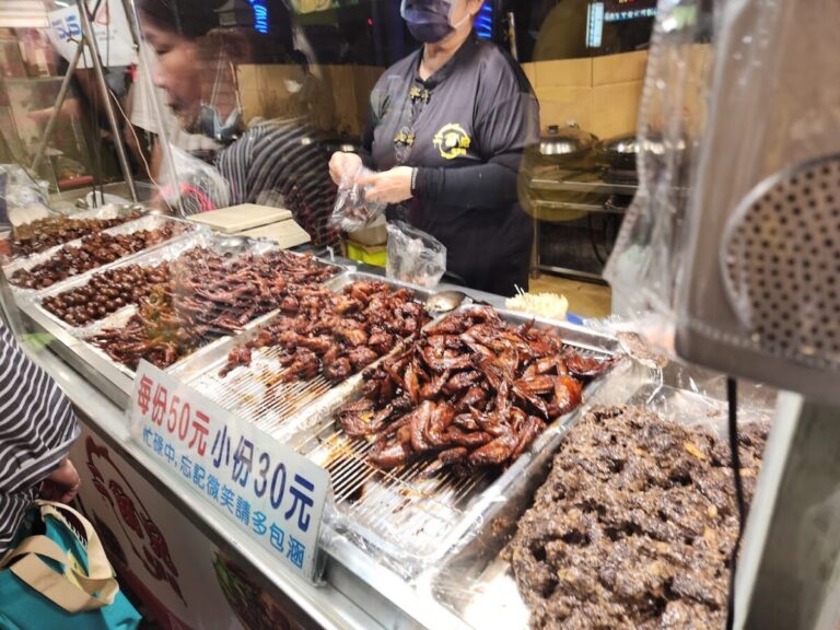 花園夜市｜花園夜市 2026 完整攻略：台南必吃美食清單、停車資訊與營業時間詳解