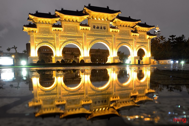 中正紀念堂｜中正紀念堂 2026 參觀攻略：整點儀隊交接、藍白建築美學與周邊景點介紹