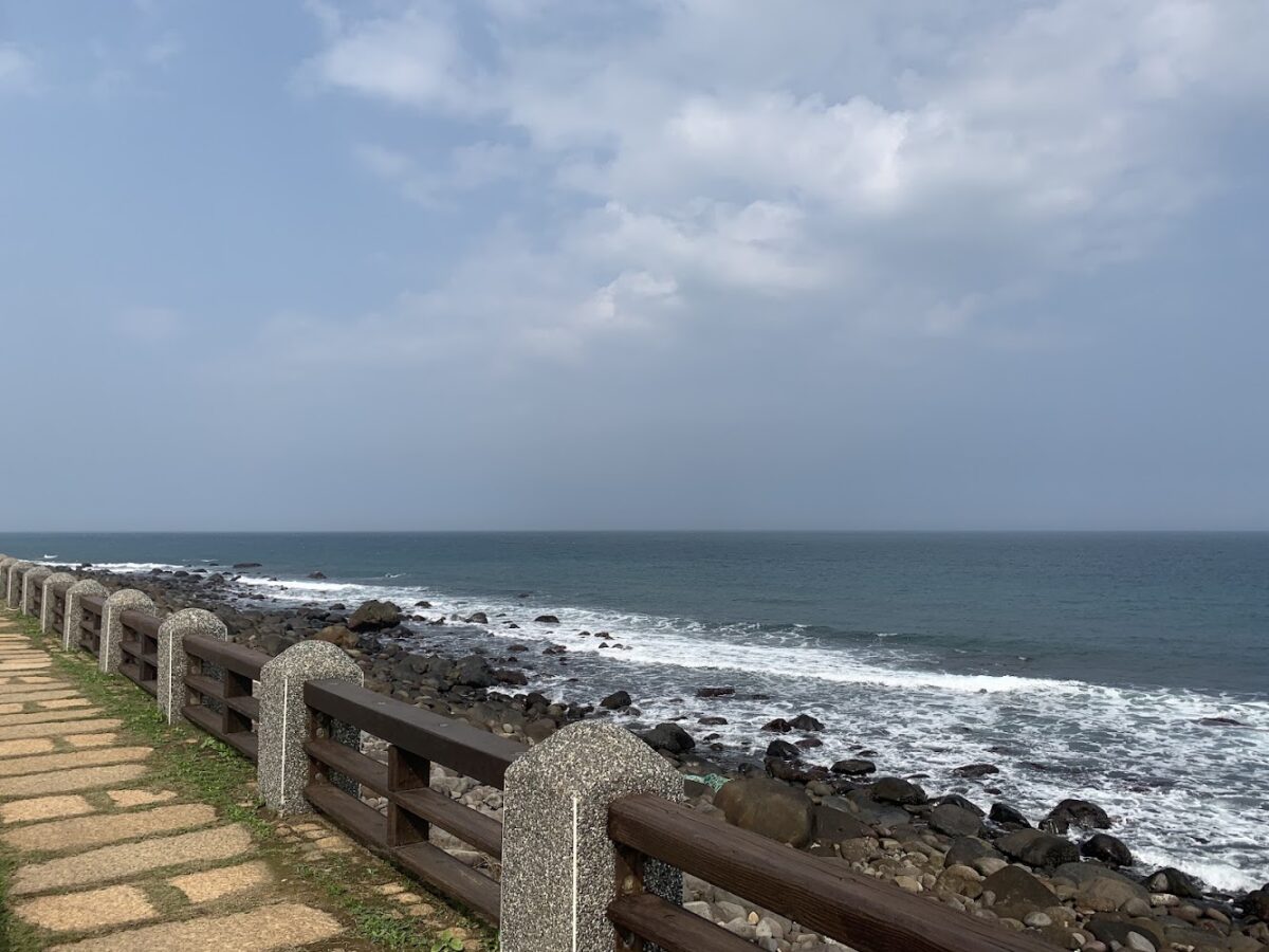跳石海岸｜跳石海岸2026攻略：台版鎌倉公車站，金山最美看海秘境