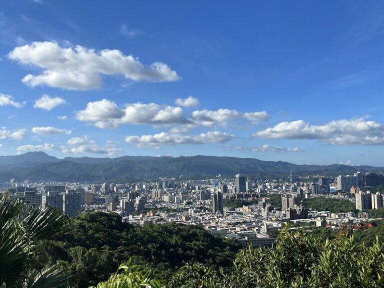 虎山步道｜虎山步道2026攻略：四獸山系親子健行、螢火蟲生態與101夜景秘境