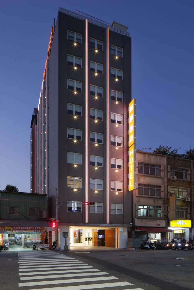 新驛旅店台中車站店設計感客房