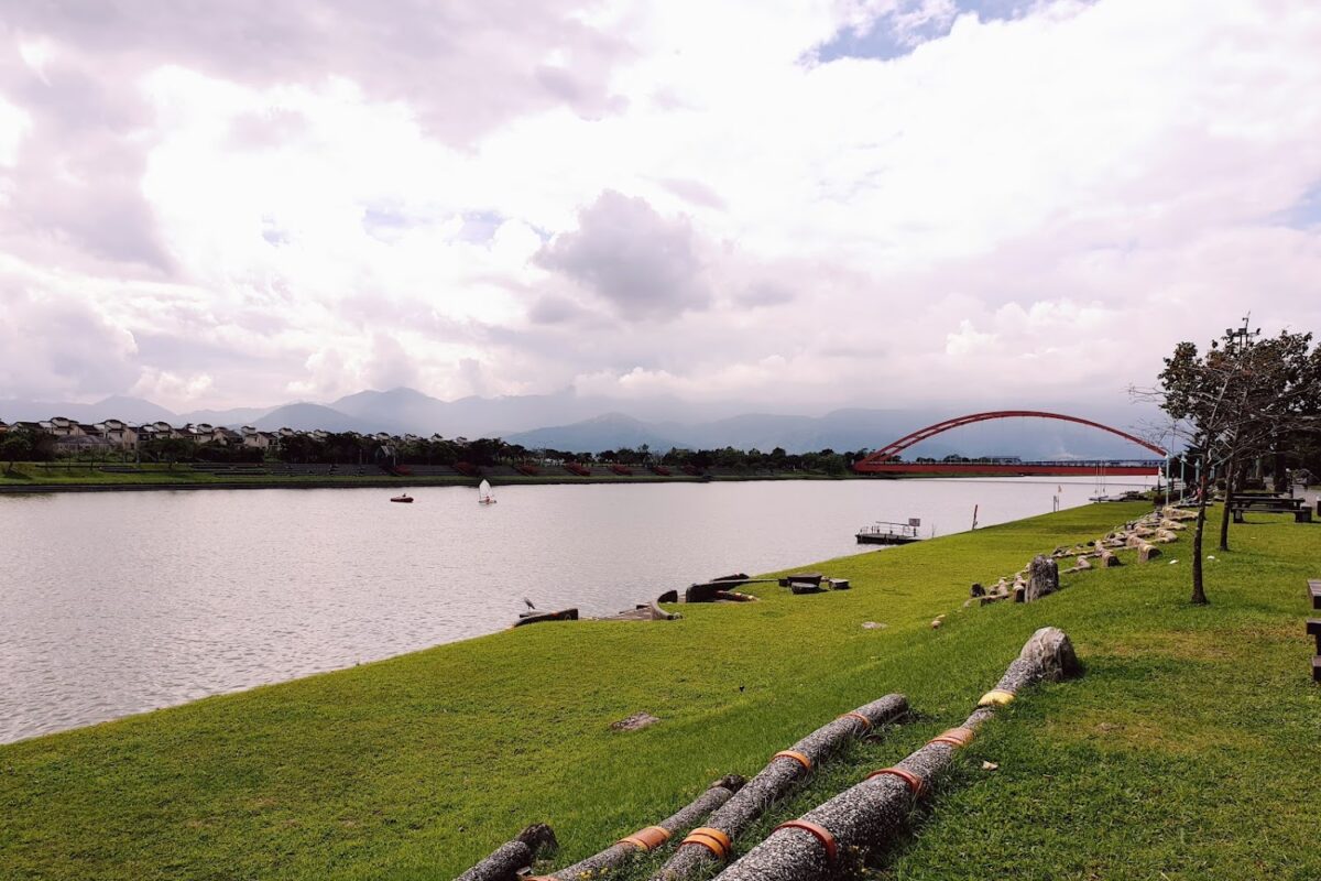 冬山河親水公園河岸美景