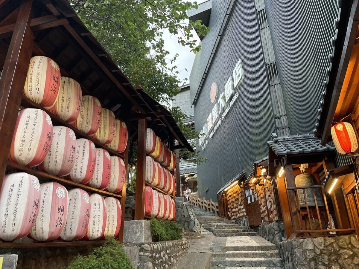 明治溫泉老街日式造景