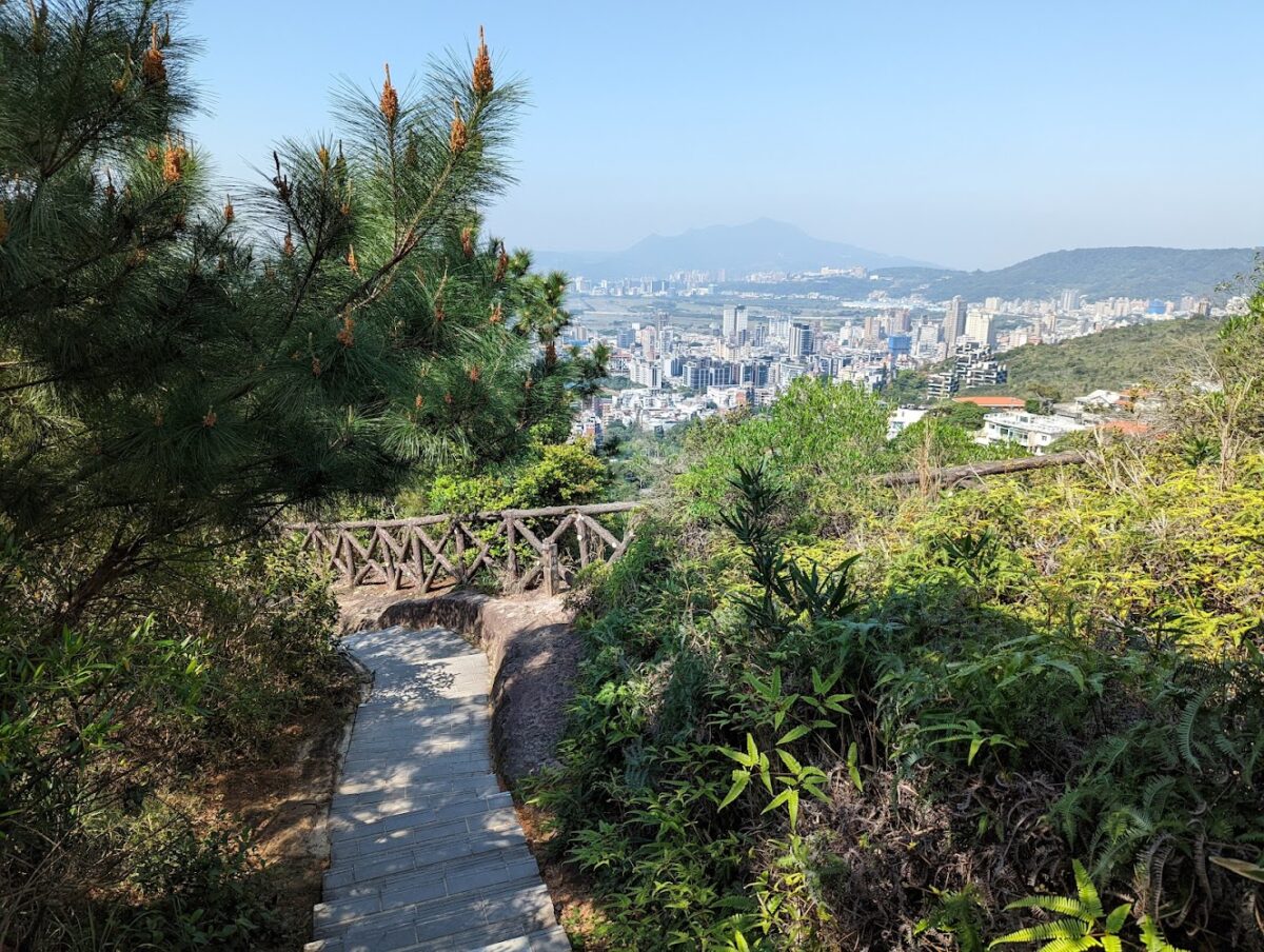 軍艦岩步道