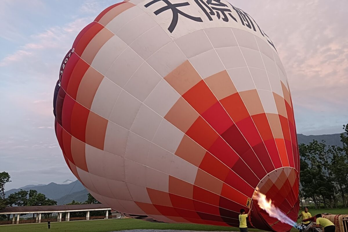 台東熱氣球｜台東熱氣球 2026 旅遊全攻略：鹿野高台追球、天際航空自由飛體驗懶人包