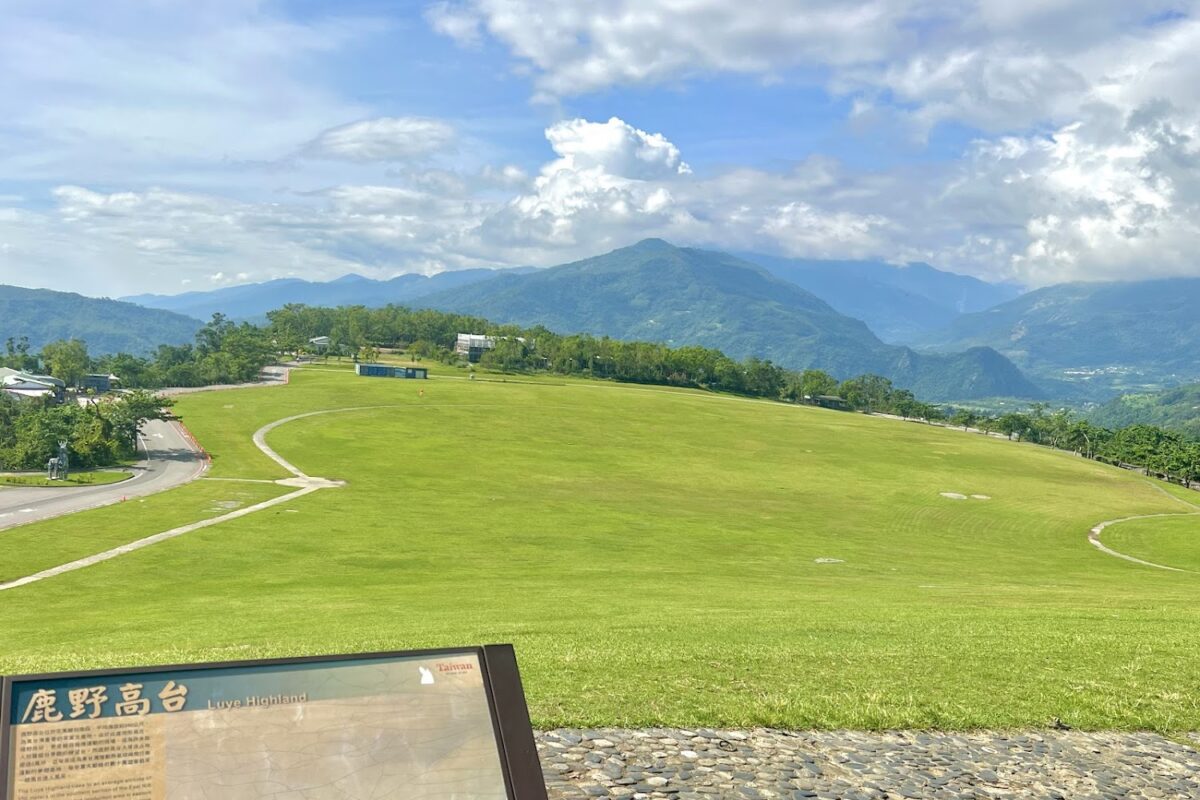 鹿野高台｜鹿野高台 2026 旅遊全攻略：熱氣球嘉年華、飛行傘、俯瞰絕美花東縱谷