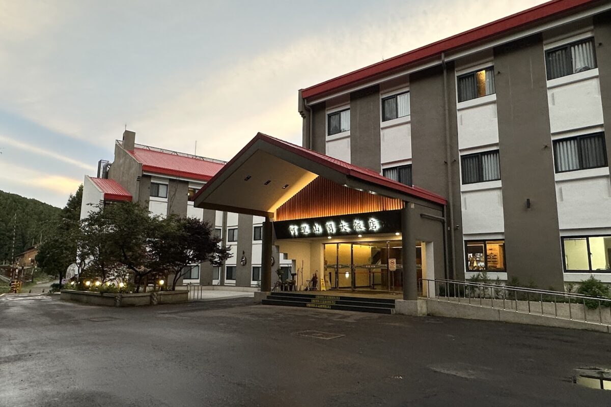 阿里山閣大飯店｜阿里山閣大飯店：2026 嘉義住宿推薦，森林與鐵道環繞的日出祕境