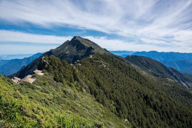 台灣最高的山｜台灣最高的山：2026 玉山主峰與群峰攻略，百岳絕美景致與挑戰全紀錄