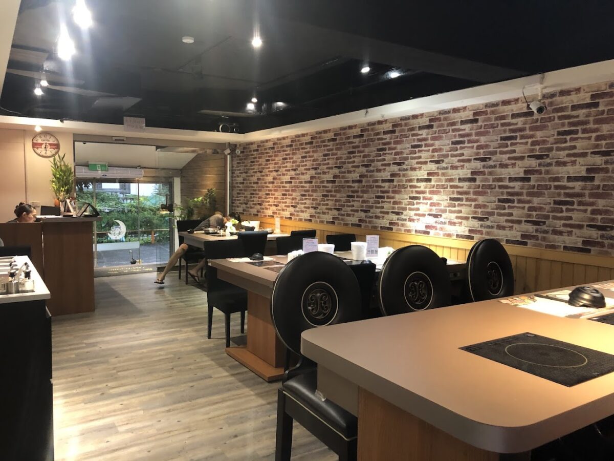 極喀食堂 外觀與餐點