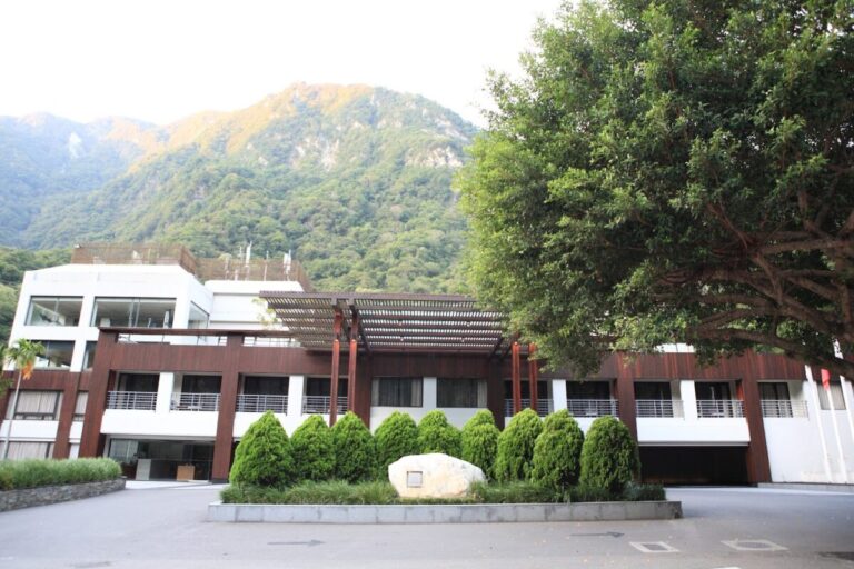 親子飯店｜親子飯店 2026 全台 Top 8 必住推薦：從豪華溫泉到動物生態，家庭旅遊首選懶人包